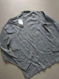 新品　ユニクロ　クルーネックT 140 長袖シャツ　グレー