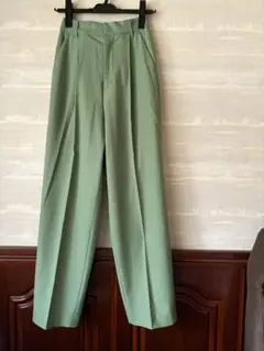 新品タグ付きオリーブグリーンスラックス