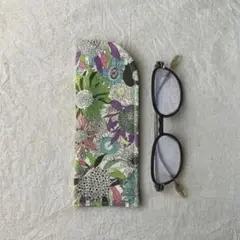 ハンドメイド　メガネケース　　　　　　　　　　　　　　リバティ　スモールスザンナ
