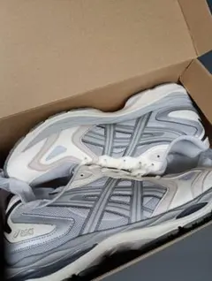 ASICS スニーカー