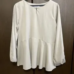 a.v.v ぺプラムトップス