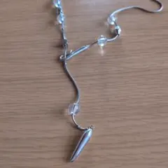 銀色とクリスタルビーズネックレス