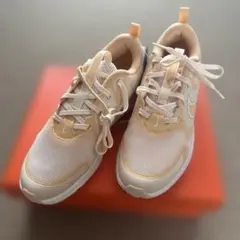 NIKE スニーカー 新品　22.5cm 限定SALEのサムネイル