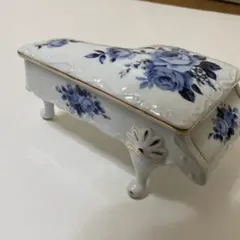 陶器製の小物入れ