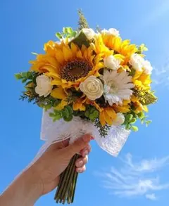 ひまわりのクラッチブーケ　アーティフィシャルフラワー　ブートニア付き　造花　黄色