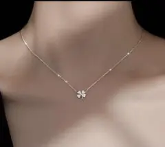 レディース　女性　シルバー 四つ葉のクローバーネックレス 新品　アクセサリー