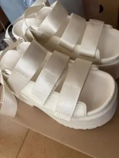 新品【UGG 】アグW ゴールデンライズ厚底サンダル 24cmジャスミン 新品【UGG 】アグW ゴールデンライズ厚底サンダル 24cmジャスミン