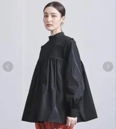 極美品 おしゃれ　ユナイテッドアローズ　ブラウス　ブラック　タフタ　フリル