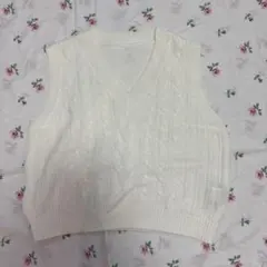 ニットベスト 白