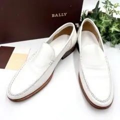 Item thumbnail for item b33e68b5-632a-4d82-9b99-b69264bf7eb4