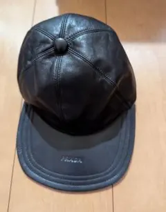 PRADA レザーキャップ ブラック メタルバックルモデルのサムネイル