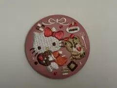 サンリオキャラクターズ 刺繍缶バッジ ハローキティー