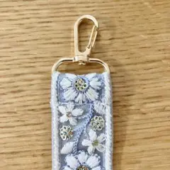 インド刺繍スマホハンドストラップ　ライトブルー
