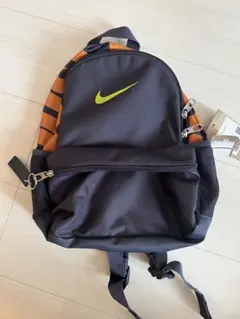 新品未使用☆Nike キッズサイズダークグレー オレンジ リュック