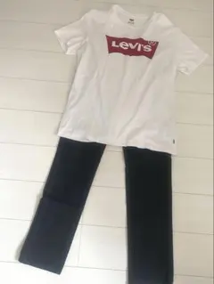 Ｌｅｖｉ‘ｓ　リーバイスTシャツとブラックデニム2点セット