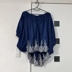 美品　ネイビー 刺繍入り 五分袖シャツ　チュニック　お洒落チュニック　紺色　春服