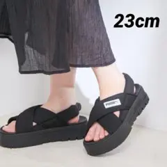 美品⭐️PUMA メイズサンダル 厚底 ブラック 23cmのサムネイル