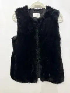 Bershka ベルシュカ　ファーベスト　ブラックのサムネイル
