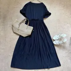 【洗える】シップスカラーズ ドロップショルダープリーツワンピース ネイビーのサムネイル