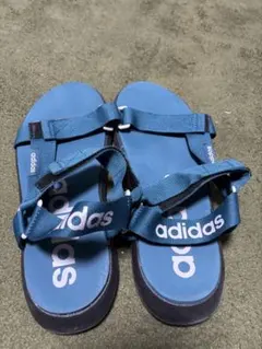 adidas 青 スポーツサンダル