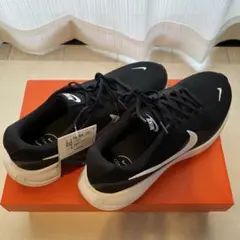 【新品】NIKE レボリューション 8 ワイド HQ1996-001のサムネイル