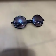 黒い丸型プラスチックサングラス