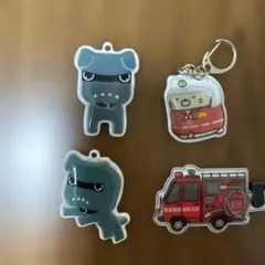 キーホルダー　すみっコぐらし　ポリス　デルマル　消防車　セット