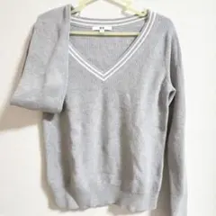グレー Vネック セーター Mサイズ 制服 ユニクロ