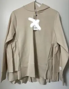 yori フリル付きベージュフードパーカー