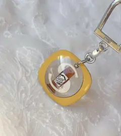 EVIAN ボトル フレンチキーホルダー ブルボン 60s ヴィンテージ - メルカリ