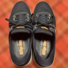 ネイビー スニーカー