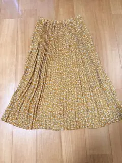 新品未使用　花柄スカート