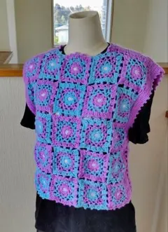 水色と紫のかぎ針編みベスト