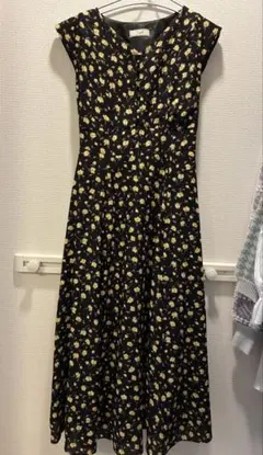 【NOELA】ノエラ　ロングワンピース　フレア　黄花柄