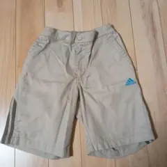 adidas ベージュ ハーフパンツ