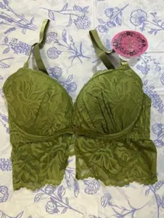 D65 グラナティス　花柄刺繍×フロントホックのブラジャー　グリーン