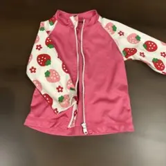 ベビー　ピンクのいちご柄のラッシュガード　80.90センチ