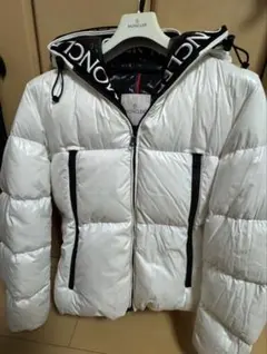 MONCLER MONTCLAIR ダウン 美品ホワイト 1 - メルカリ