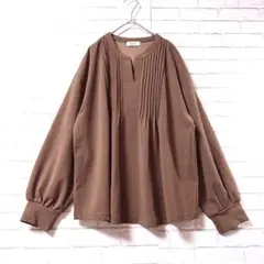 【ネイビー】バルーンスリーブプリーツ入りトップスFオーバーサイズ キーネック