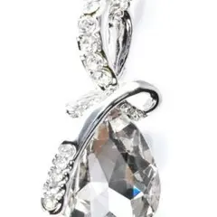 天使 の 泪 を イメージした ティアドロップ 型 ペンダント)