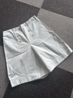 組曲 KUMIKYOKU フロントボタン ハイウエスト ショートパンツ 白のサムネイル