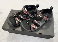 KEEN アウトドアサンダル ブラック/フラワー　19.5cm