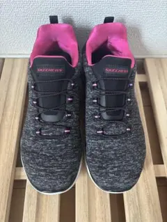 スケッチャーズ　スリッポンスニーカー　ブラック黒ピンク　メモリーフォーム