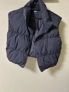 UNIQLOブラック ダウンベスト