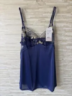 85」トリンプ フロラーレ612 ネリネの花 キャミソール定価11220円