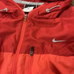 Nike Mサイズ レッド ウィンドブレーカー　フード付き