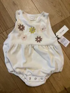 新品タグ付き‼️花柄刺繍ロンパース
