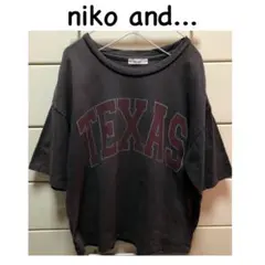 ニコアンド　TEXAS 英字　オーバーサイズ　コットンTシャツ　チャコールグレーのサムネイル