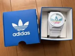 adidas ホワイト ストライプデザイン 時計（電池交換後）のサムネイル