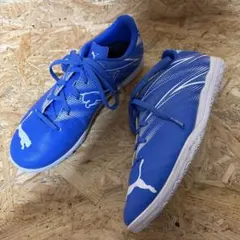美品 PUMA プーマ スニーカー フットサル サッカー シューズ 青 24